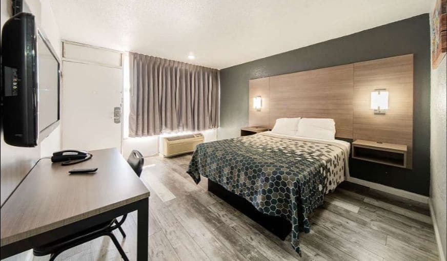 Econo Lodge Oklahoma City hotel photo 2