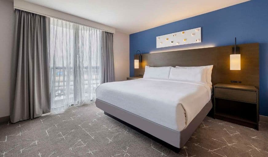 Embassy Suites by Hilton Tulsa I-44 hotel photo 2