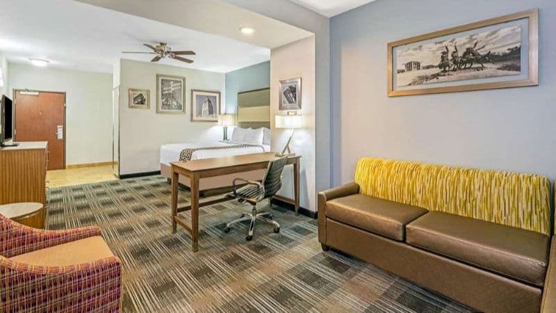 La Quinta Inn & Suites by Wyndham Guthrie hotel photo 4