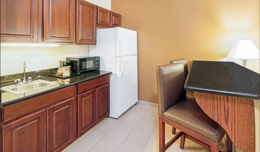 La Quinta Inn & Suites by Wyndham Midwest City – Tinker AFB hotel photo 5