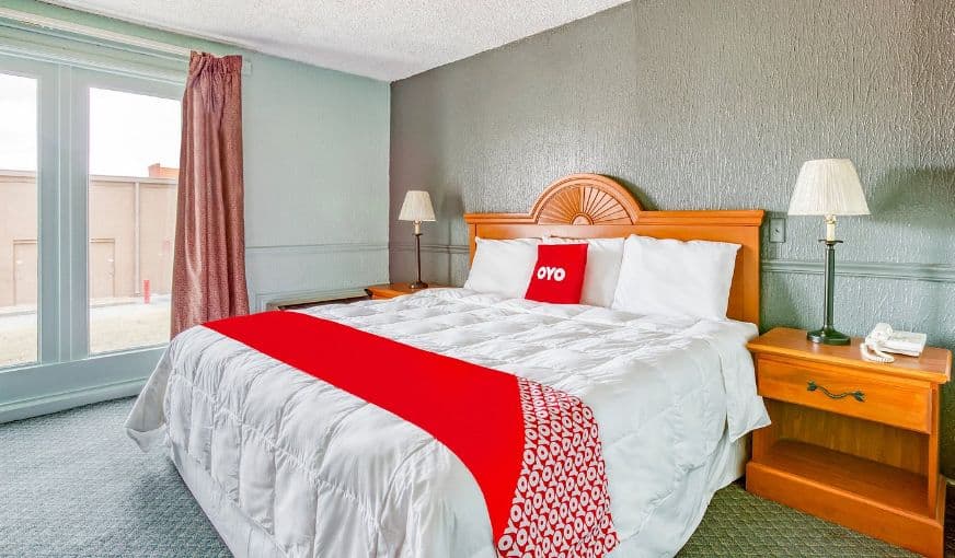 OYO Townhouse Tulsa Woodland Hills hotel photo 3