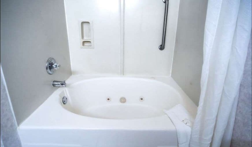 Quality Inn Moore – Oklahoma City Jacuzzi room