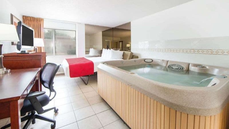 Ramada by Wyndham Enid Jacuzzi room