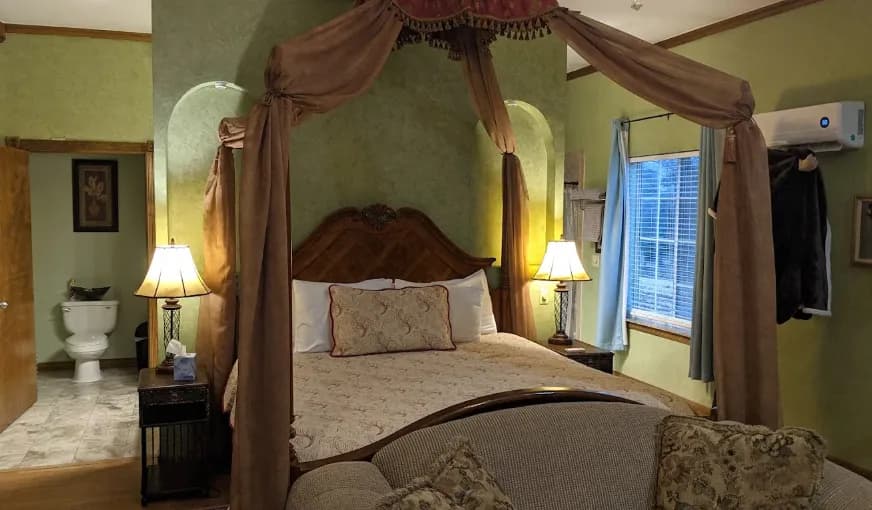 The Whispering Pines Inn hotel photo 2