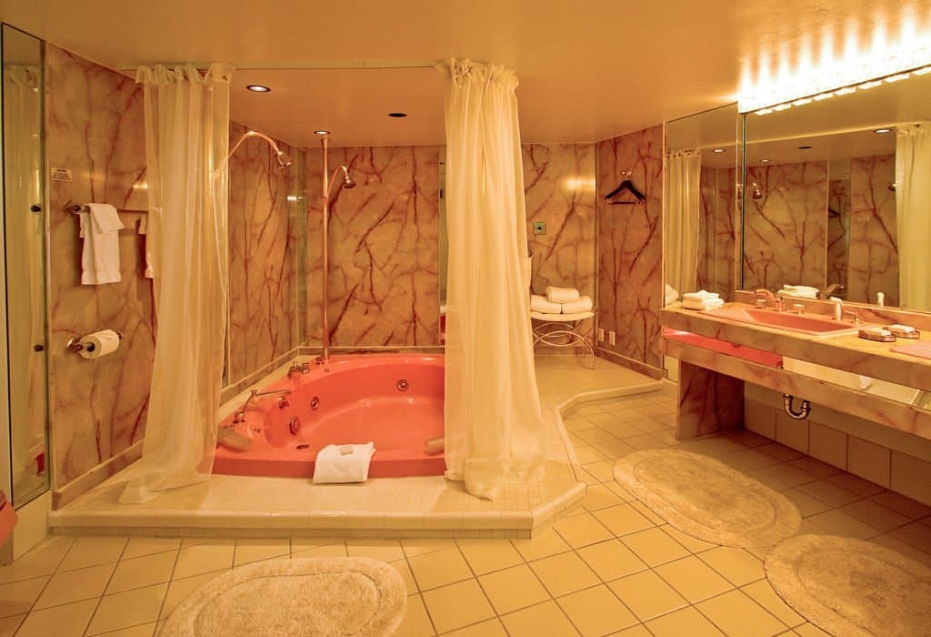 Ashland Hills Hotel & Suites Jacuzzi room