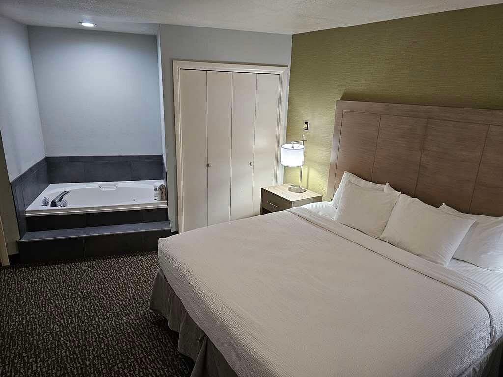 Best Western Grants Pass Inn Jacuzzi room