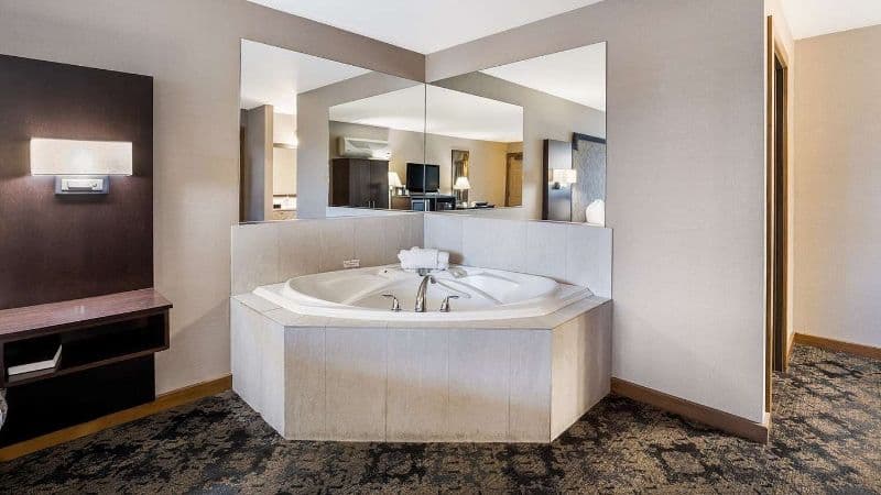 Best Western Windsor Inn Jacuzzi room