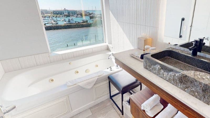 Cannery Pier Hotel & Spa Jacuzzi room