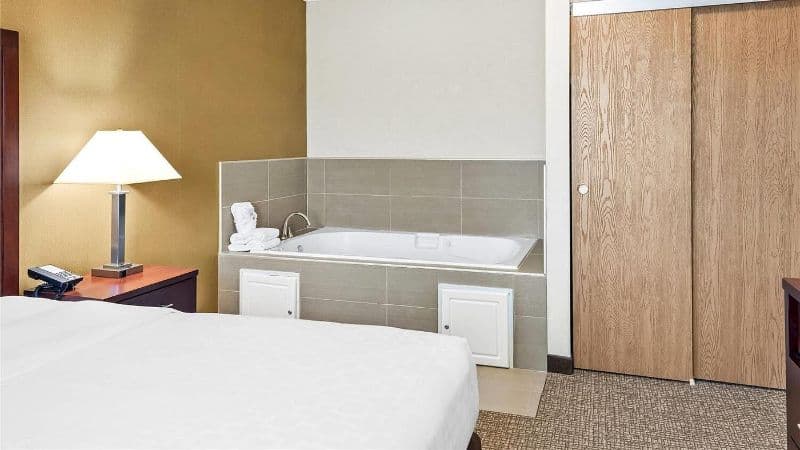 Comfort Suites Linn County Fairgrounds and Expo hotel photo 2