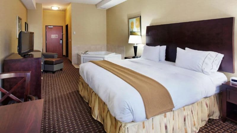 Holiday Inn Express & Suites Newport, an IHG Hotel hotel photo 2