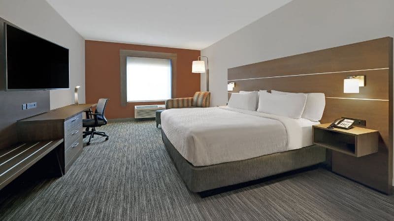 Holiday Inn Express & Suites Newport, an IHG Hotel hotel photo 3