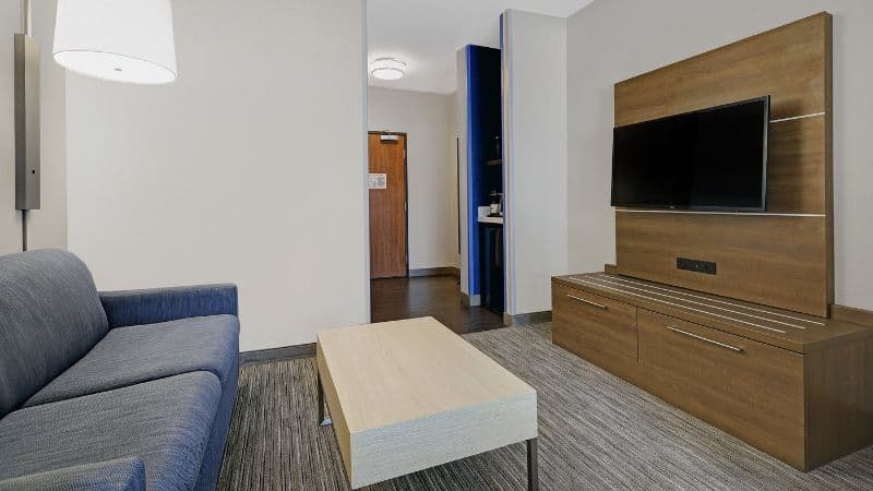 Holiday Inn Express & Suites Newport, an IHG Hotel hotel photo 4