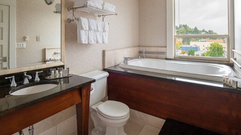 Hotel Elliott Astoria Jacuzzi room
