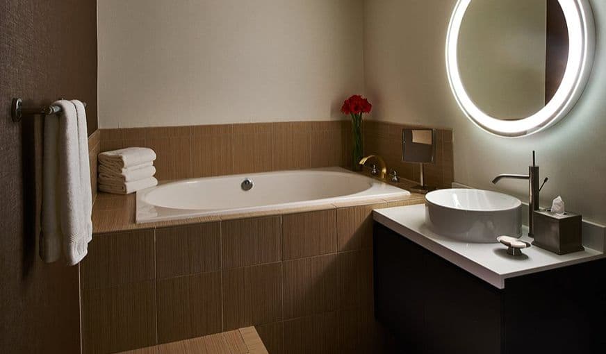 Kimpton Hotel Vintage Portland Jacuzzi room