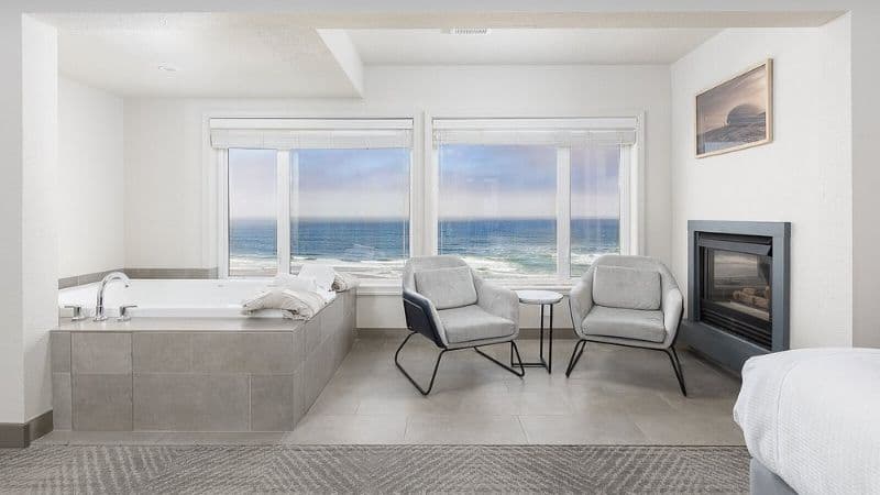 Surfland Hotel Jacuzzi room