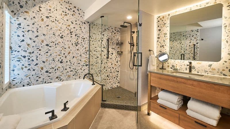 Surfsand Resort Jacuzzi room