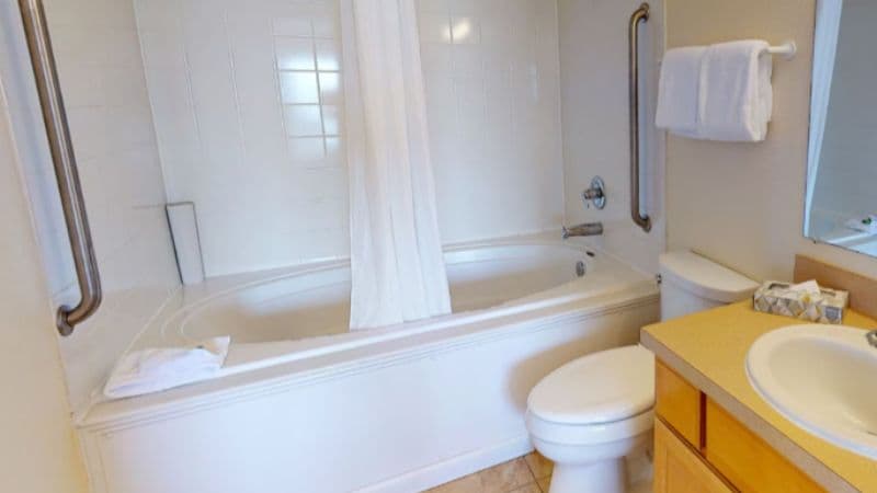 Whale Pointe at Depoe Bay Jacuzzi room