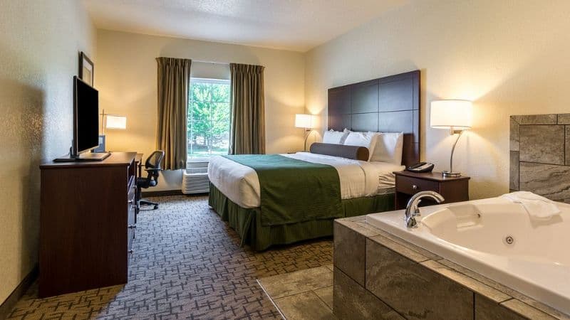 Cobblestone Hotel & Suites – Erie
