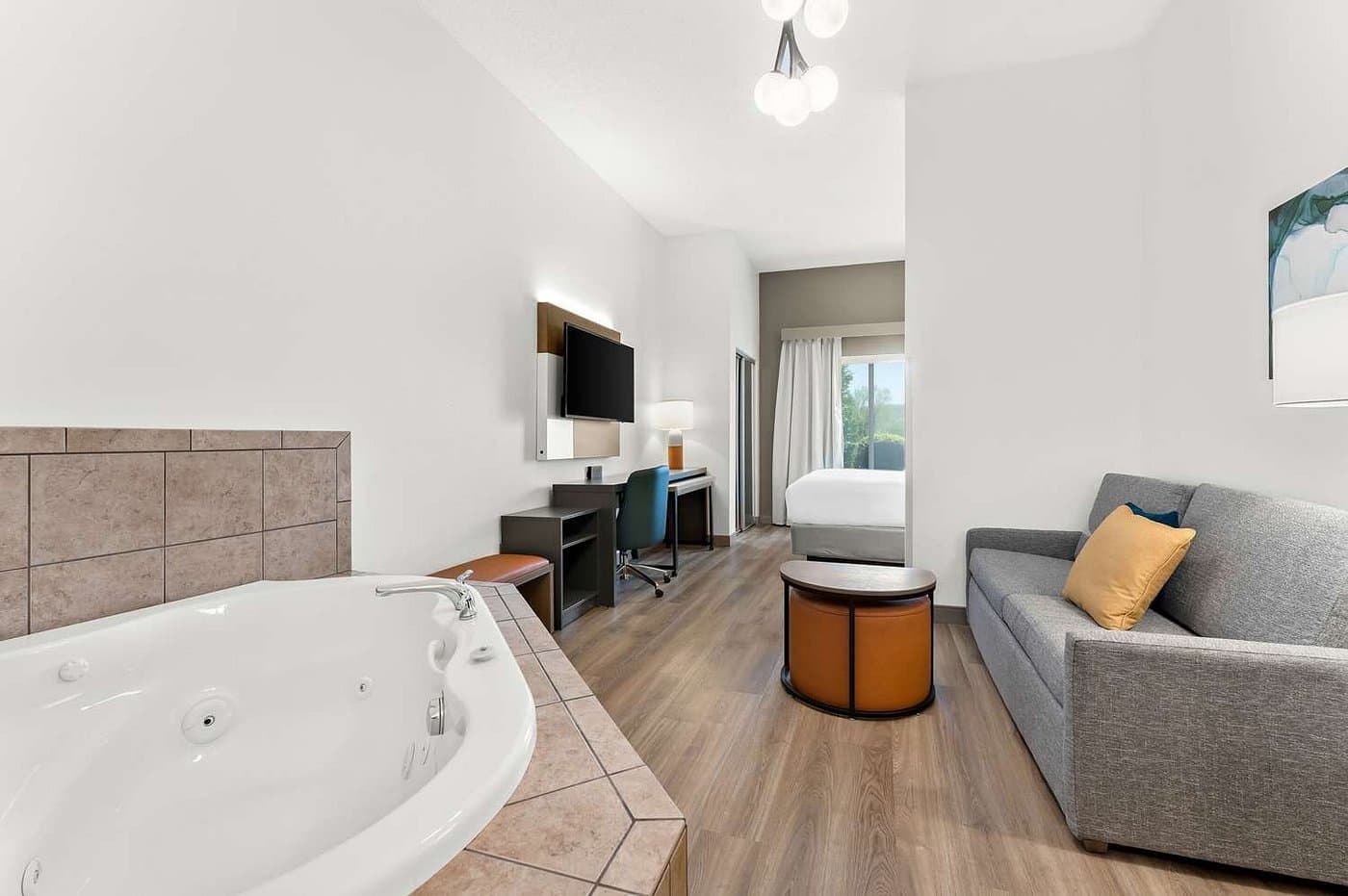Comfort Inn & Suites Tunkhannock Jacuzzi room