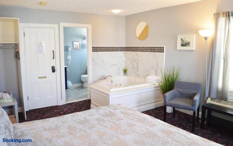 Mountain View Suites Jacuzzi room