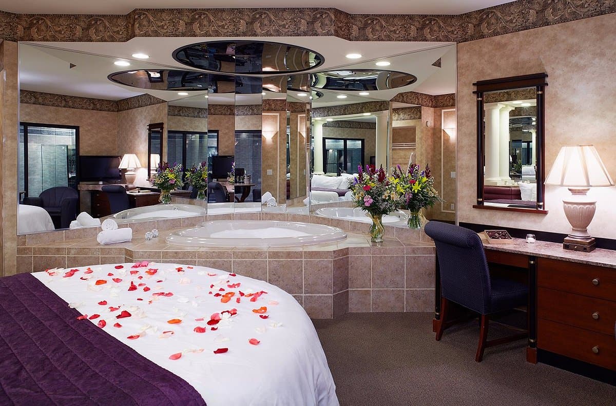 Paradise Stream Resort Jacuzzi room