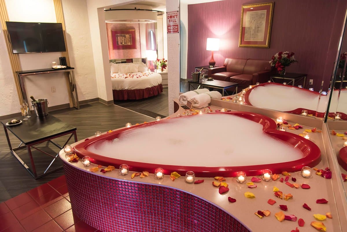 Pocono Palace Resort Jacuzzi room