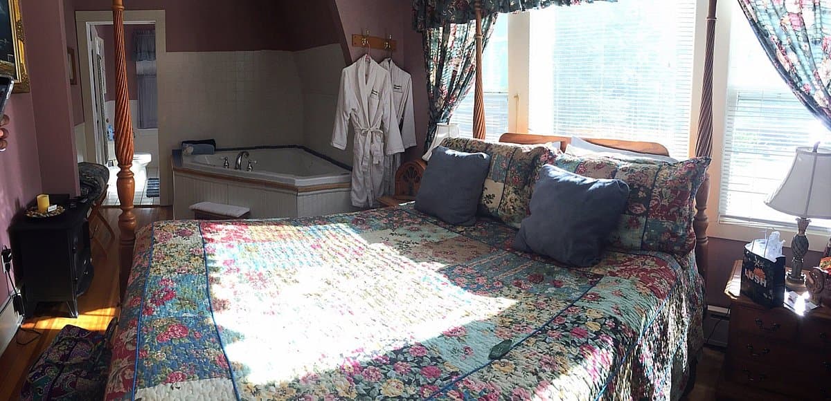 The Brookview Manor Jacuzzi room