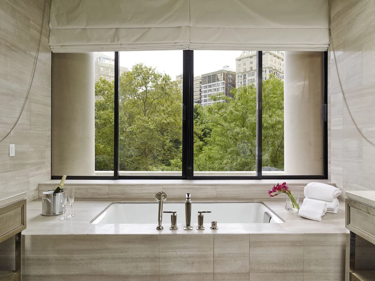 The Rittenhouse Philadelphia Jacuzzi room