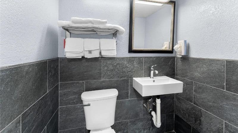 Econo Lodge Cranston hotel photo 4