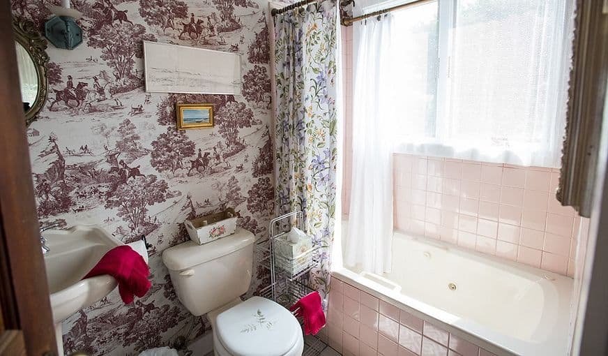Gardenview Bed and Breakfast Jacuzzi room