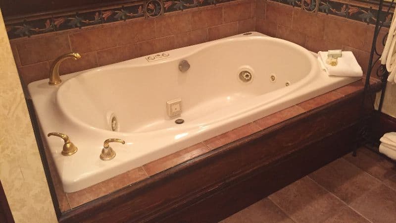 The Wynstone Jacuzzi room