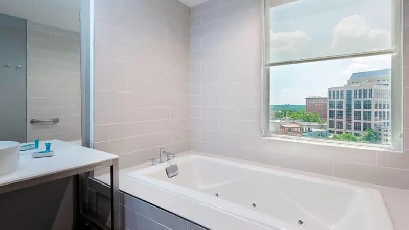 Aloft Greenville Downtown Jacuzzi room