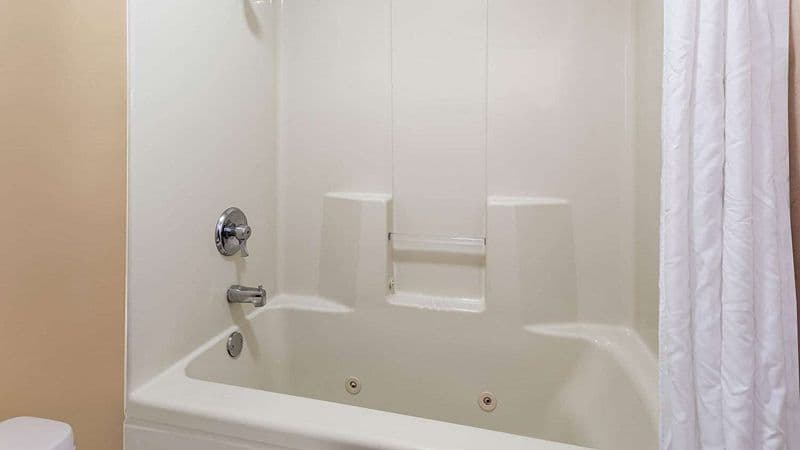 Baymont by Wyndham EasleyGreenville Jacuzzi room
