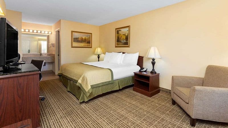 Baymont by Wyndham EasleyGreenville hotel photo 2