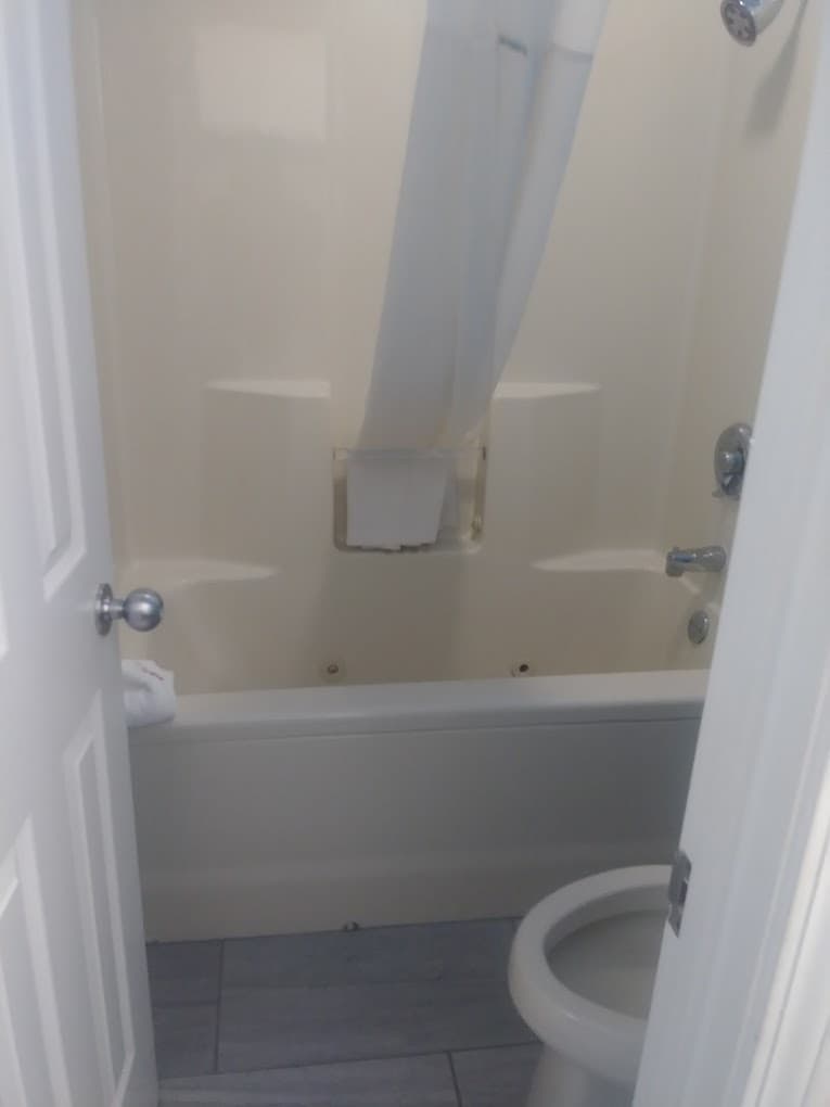 Baymont Inn and Suites Anderson Clemson Jacuzzi room