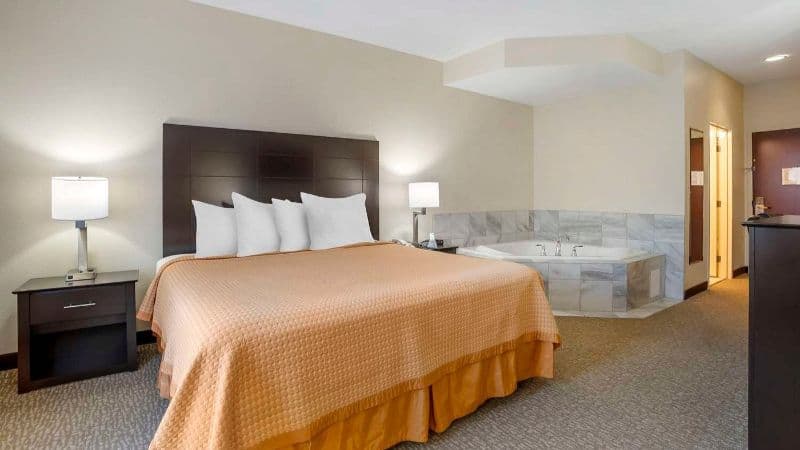 Best Western Carowinds Jacuzzi room