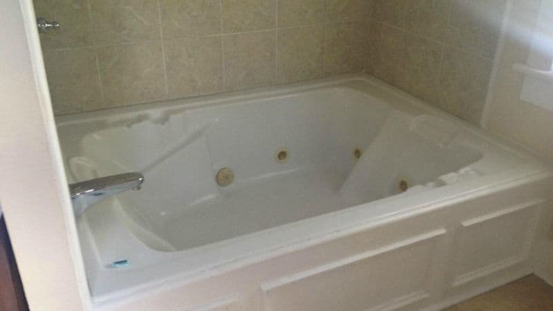 Carriage House Inn Jacuzzi room