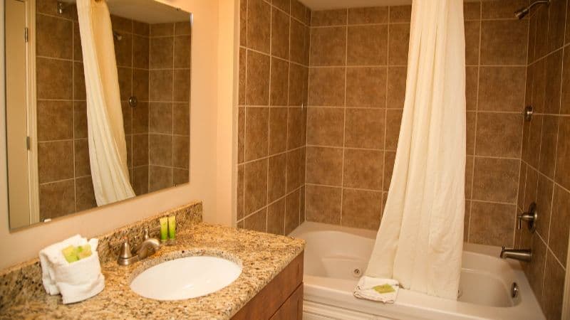 Towers Jacuzzi room
