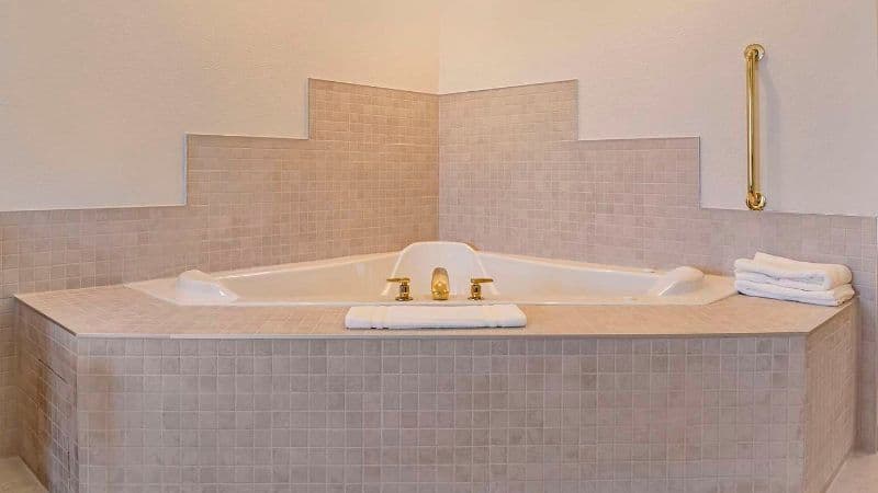 Hampton Inn Rapid City Jacuzzi room