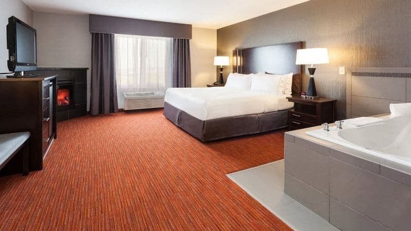 Holiday Inn Express & Suites Rapid City I-90, an IHG Hotel Jacuzzi room