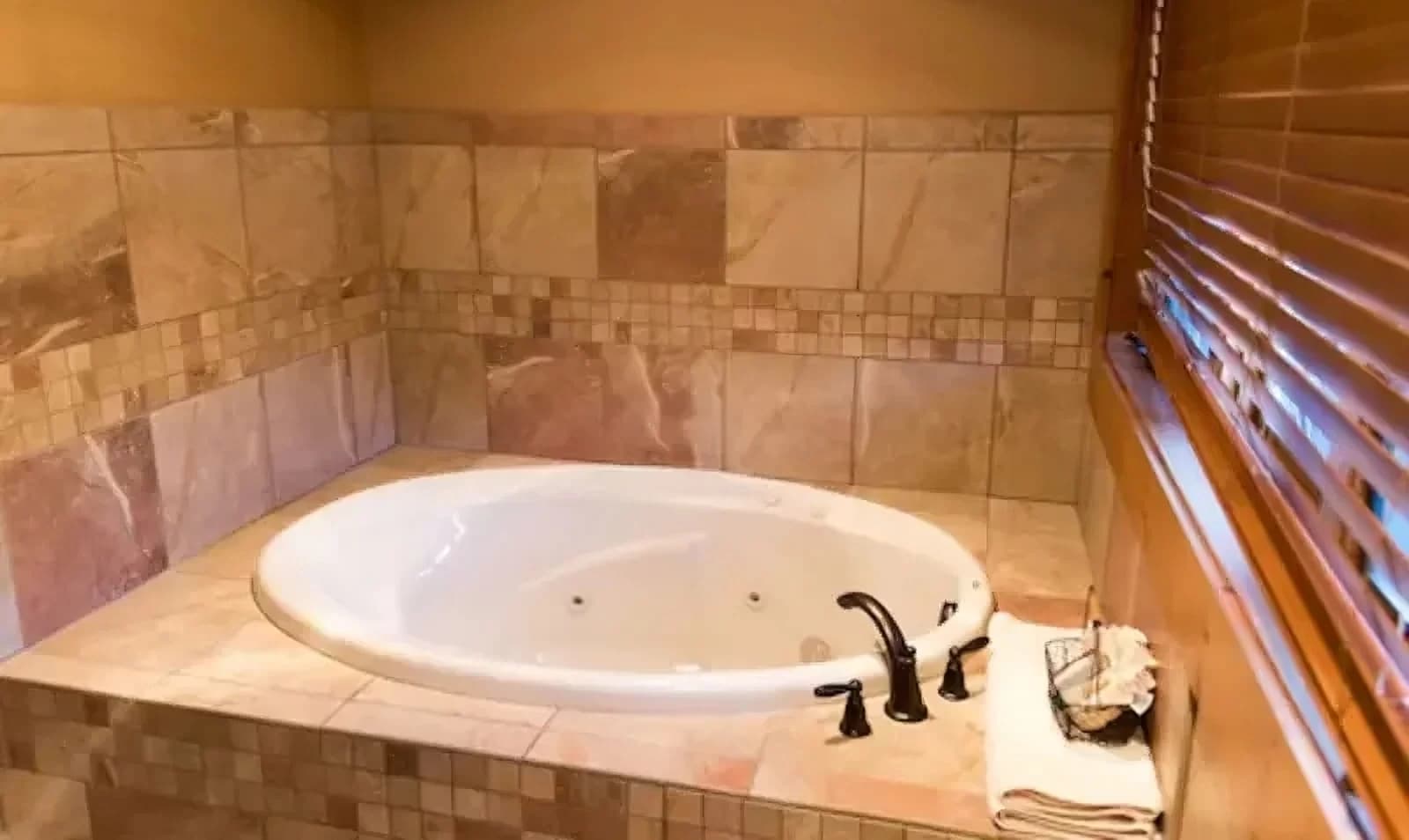Spearfish Canyon Lodge Jacuzzi room