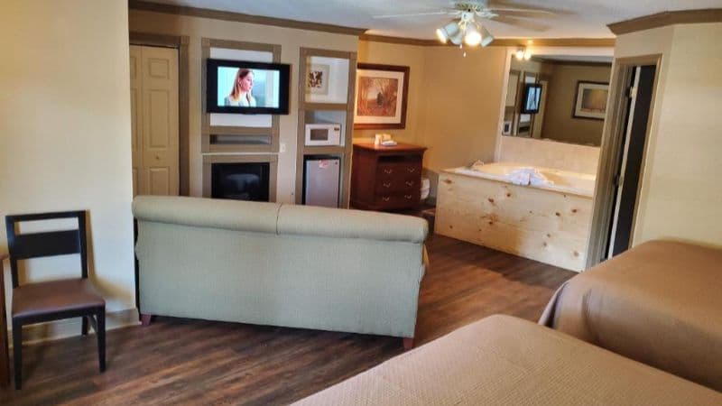 Colonial House Motel hotel photo 3