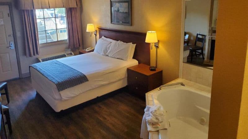 Colonial House Motel hotel photo 5