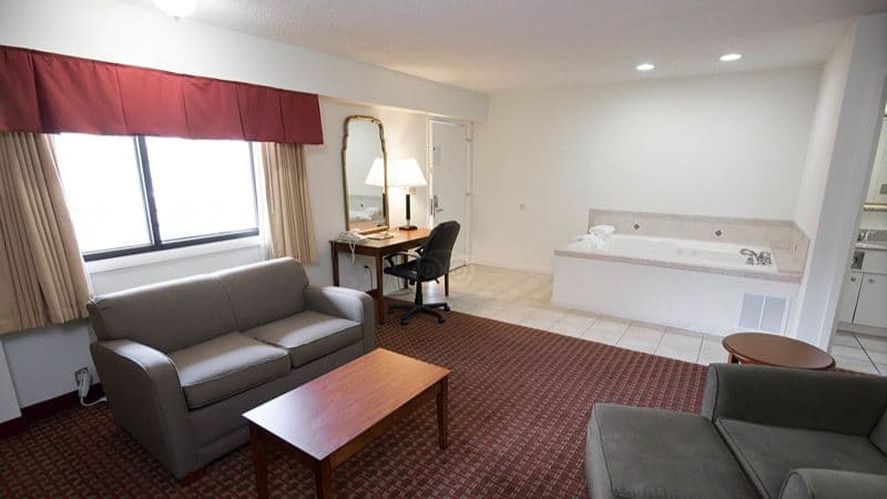 Crossroads Inn and Suites Jacuzzi room