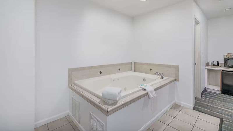 Crossroads Inn and Suites hotel photo 3