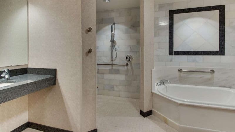 Drury Plaza Hotel Nashville Downtown Jacuzzi room