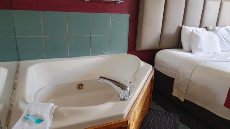 Hotel Pigeon Forge Jacuzzi room