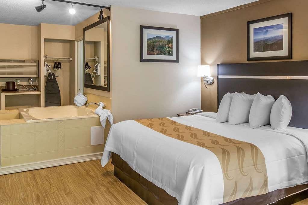 Quality Inn & Suites Gatlinburg hotel photo 2