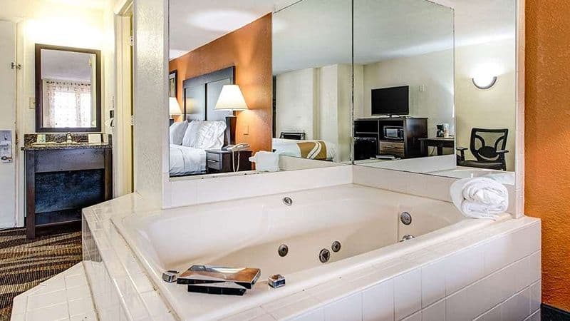 Quality Inn Creekside – Downtown Gatlinburg hotel photo 2