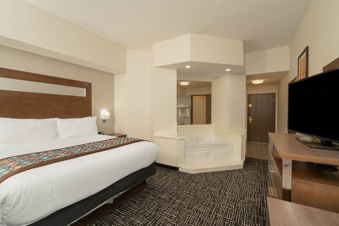 Wingate by Wyndham Memphis East Jacuzzi room